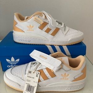 Never Worn Size 8 Forum Low Orange Adidas sneaker